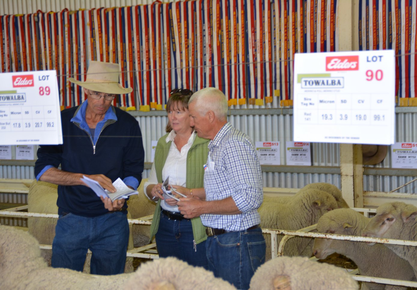 Towalba clients David and Hannah Russ ‘Pigeanbah’ Warren with their classer Warick at the 2018 on-property ram sale.